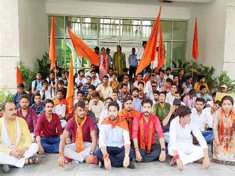 Demonstration By Closing The Gate Of The Administrative Building Many