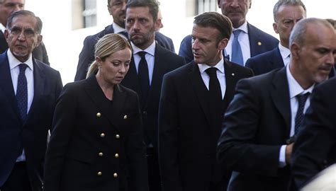 Meloni Macron A Palazzo Chigi Dopo Il Funerale Di Napolitano Faccia A