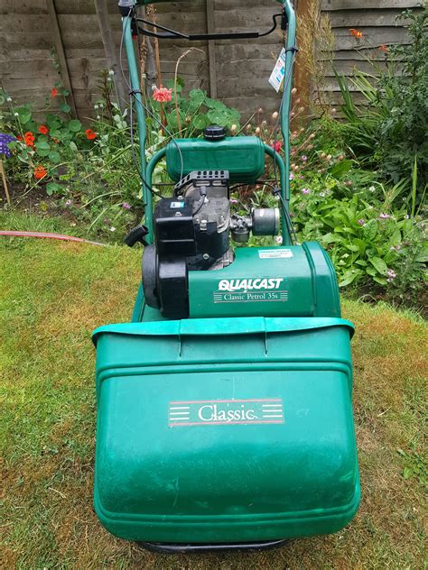 Qualcast Classic 35s Cylinder Petrol Lawn Mower With Grass Box Fully