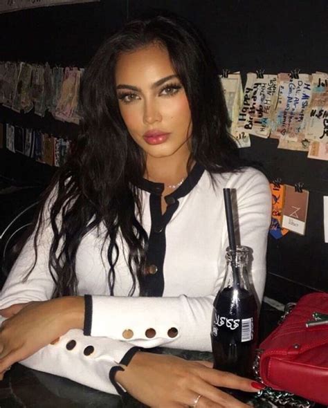 Pin by Anabella carrasco on BĘAUTY Beauty Brunette beauty Hair beauty