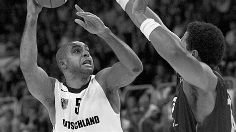 Deutsche Basketball Legende Ademola Okulaja Ist Tot