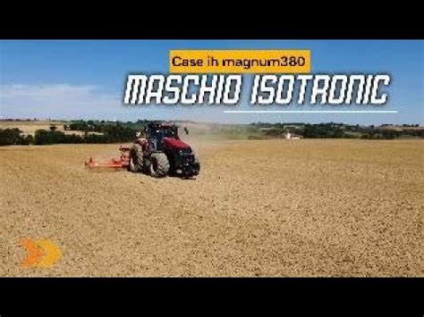 Case Ih Magnum Avec Un Rotative Maschio Gaspardo Isotronic Dans Le