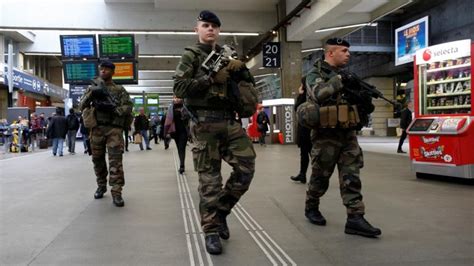 Paris Un Militaire Blessé Au Couteau à La Gare De Lest Un Suspect