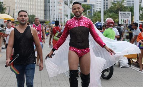 Parada Pela Diversidade Sexual Re Ne Milhares Em Fortaleza Neste