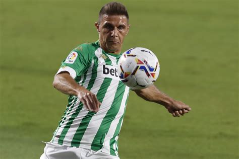 40 Year Old Spanish Veteran Joaquin Signs New Real Betis Deal Daily Sabah