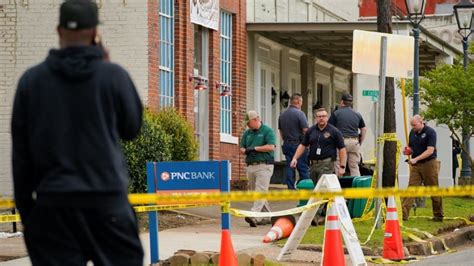 4 people killed, 28 others injured in Alabama shooting tied to birthday party | CBC News