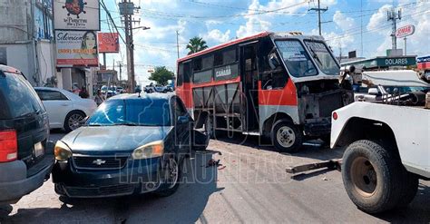 Hoy Tamaulipas Accidentes En Tamaulipas Microbus Se Quedo Sin Frenos Y A Punto Estuvo De