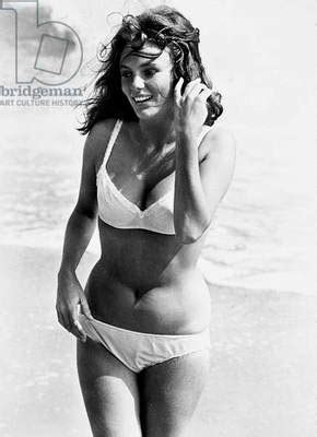 Hot Sexy Jeanine Beatrice Bikini Pics