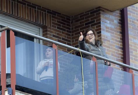 Aplausos Desde El Barrio De La Universidad Diario De Vila