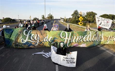 Ambientalistas Marcharon En El Puente Rosario Victoria En Pedido De La