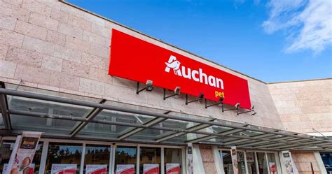 Auchan kupiło sklepy od znanej sieci handlowej która wycofuje się z