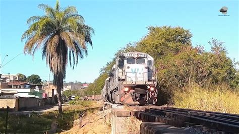 Vli Liderando Trem De Carga Geral Vazio Passando Sobre Ponte Na Rota Do