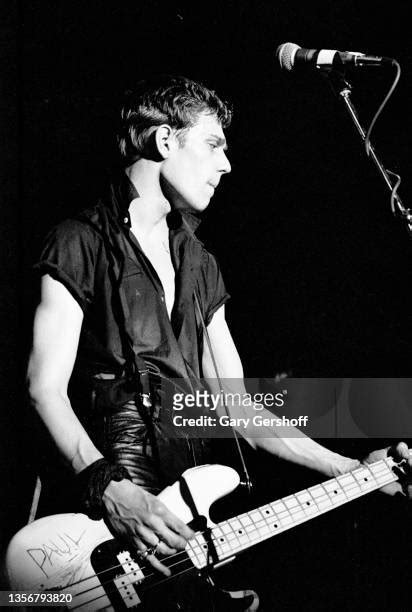 Paul Simonon Bass