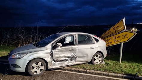 Zwei Verletzte Nach Unfall Auf B Autos Krachen Bei Kirchheim Ineinander