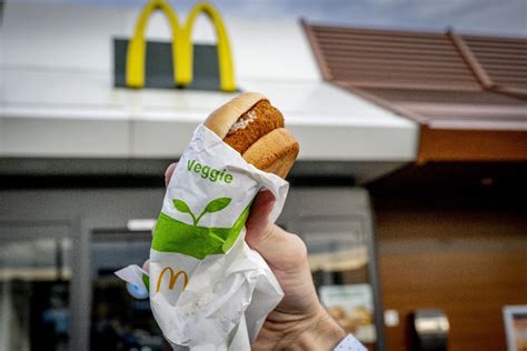 Woedende Klanten Verwerpen Vegetarische McKroket Van McDonalds