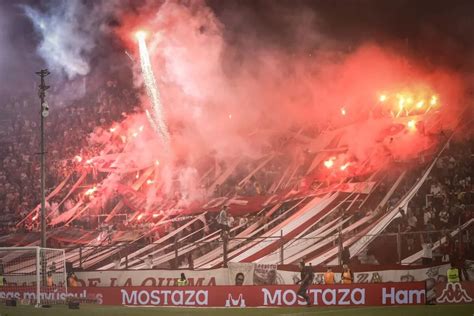 El Comité De Seguridad En El Fútbol Sancionó A Huracán Por El Uso De Bengalas En El Partido