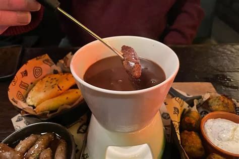 Does Pieministers Viral Gravy Fondue Live Up To The Hype We Give It A