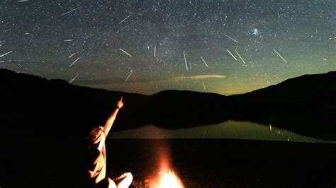 Ngắm mưa sao băng Perseid 2023 thắp sáng bầu trời trong những bức ảnh