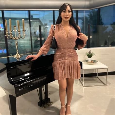 Natasha Del Castillo Natashacastillo28 • Threads Say More