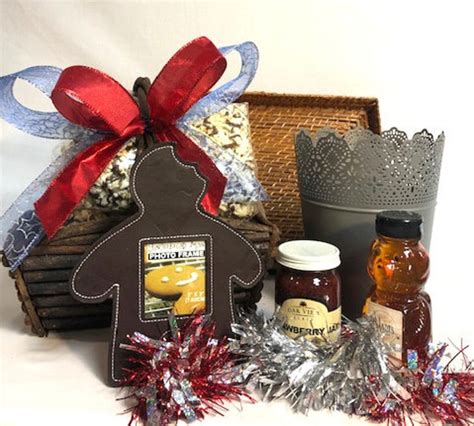 Simple Christmas Gift Baskets