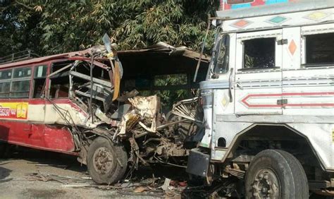 Aligarh News Truck Collided With A Roadways Bus 12 Passengers Injured Aligarh News ट्रक ने