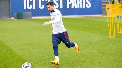 News Pros Lionel Messi de retour à l entraînement au PSG Les Titis