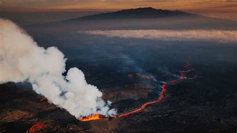 Spektakulärer Vulkanausbruch auf Hawaii Kilauea spuckt erneut Lava Foto