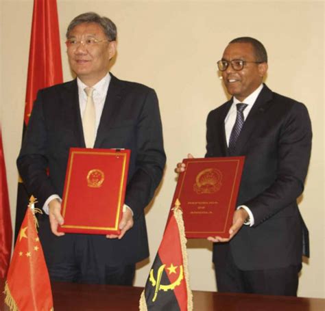 Angola e China assinam acordo para reforço das relações comerciais