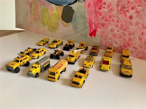 Gelbe Mini Autos Zum Spielen Matchbox Hot Wheels Gebraucht In D Bendorf F R Chf