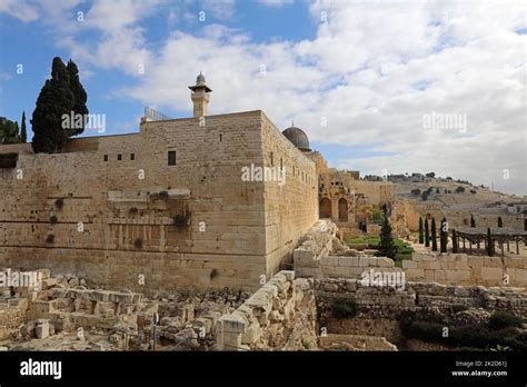 Ciudad Antigua De Jerusal N Con La Mezquita De Al Aqsa Y El Monte Del