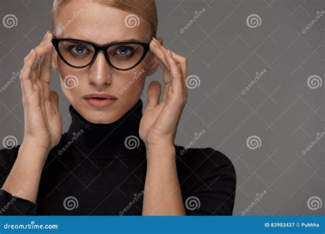 Women Fashion Glasses Girl In Eyewear Frame Stylish Eyeglasses Stock Image Image Of Makeup