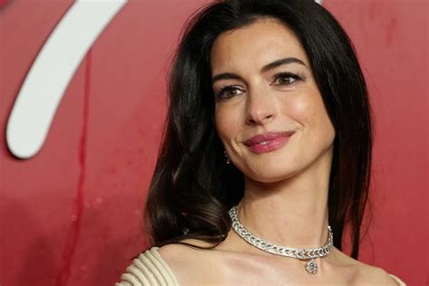 Anne Hathaway Reveló Que Sufrió Un Aborto Espontáneo Antes De La Llegada De Su Primer Hijo Infobae