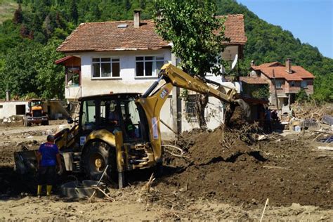 Kastamonu Daki Sel Felaketinde Kaybolan K K K Z G Nd R Aran Yor