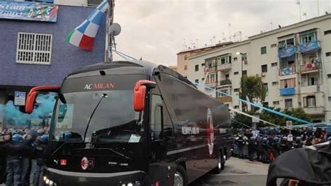 VIDEO MN Verso Napoli Milan I Rossoneri Sono Arrivati Allo Stadio