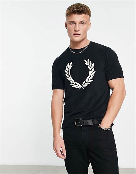 Fred Perry Laurel Wreath Gestricktes Frottee T Shirt In Schwarz Mit