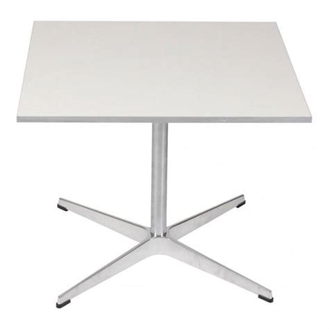 Mesa De Centro Laminada Blanca Con Borde De Metal De Arne Jacobsen Para