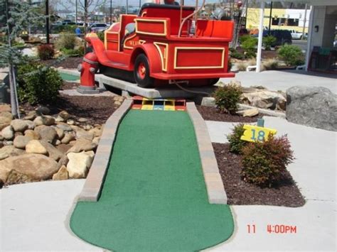 Miniature Golf Course Props And Obstacles Adventure Golf Services Miniature Golf Course