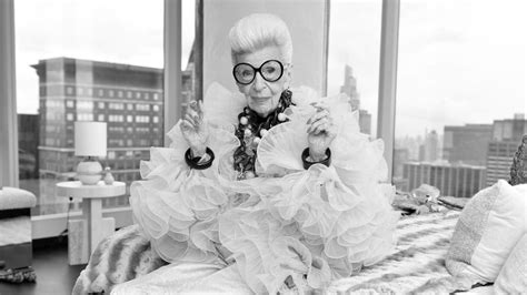 La célèbre icône de la mode Iris Apfel est décédée Elle est devenue