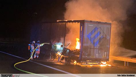 Transport Online Oplegger Uitgebrand Op Duitse A61 Foto