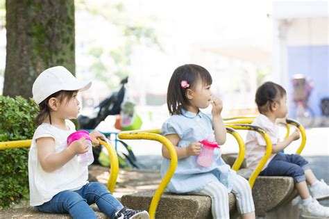 保育園の外遊び｜0歳 、1歳 、2歳 、3歳 、4歳 、5歳 の年齢別の遊び方 保育のカタログ ウェブマガジン