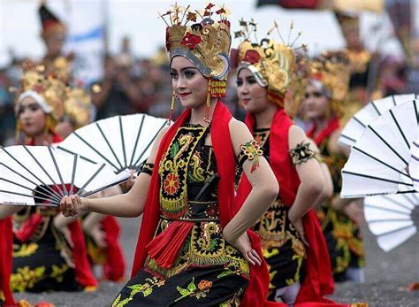 Tarian Jawa Timur Sejarah Properti Pola Lantai Dan Gerakan