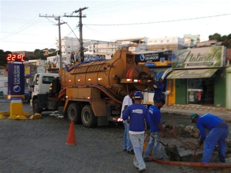 Esgoto Estourado Causa Transtornos No Centro De Jaguaquara E Embasa