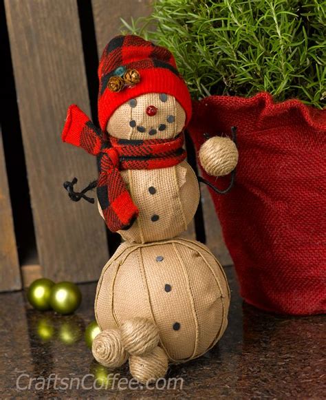 He’s Rugged And Rustic How To Diy A Burlap Snowman Snowman Crafts Holiday Crafts Ts Burlap