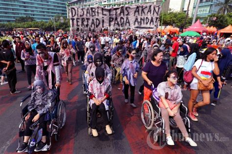 Teatrikal Penyandang Disabilitas Di Car Free Day Foto