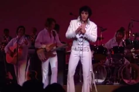 Watch Elvis Presley S 1970 Las Vegas Performance Of Suspicious Minds