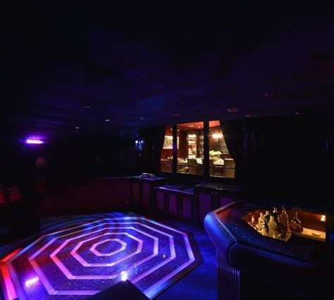 Disco Image Gallery – Luxury Yacht Browser | by CHARTERWORLD Superyacht ...