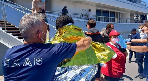 Migranti Peschereccio Diretto In Italia Naufraga Al Largo Della Grecia