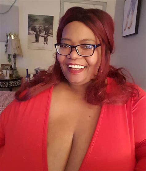 Kiếm bộn tiền nhờ sở hữu bộ ngực tự nhiên “khủng” nhất thế giới | Báo