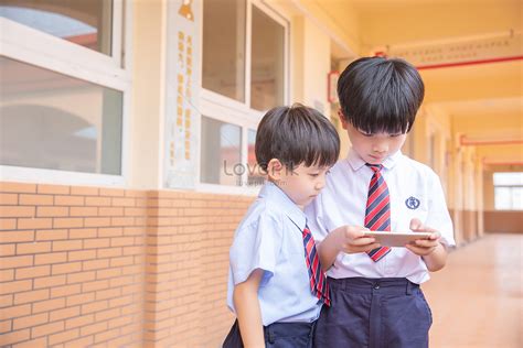 Primary School Students Use Mobile Phones Picture And Hd Photos Free