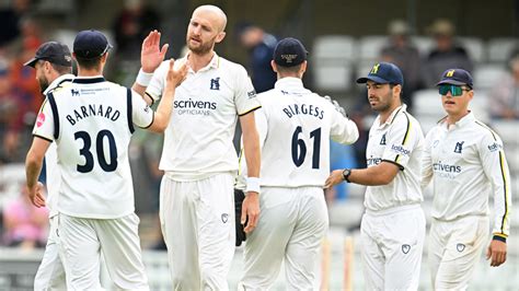 Warwickshire Beat Kent By An Inns 21 Runs Warwickshire Vs Kent